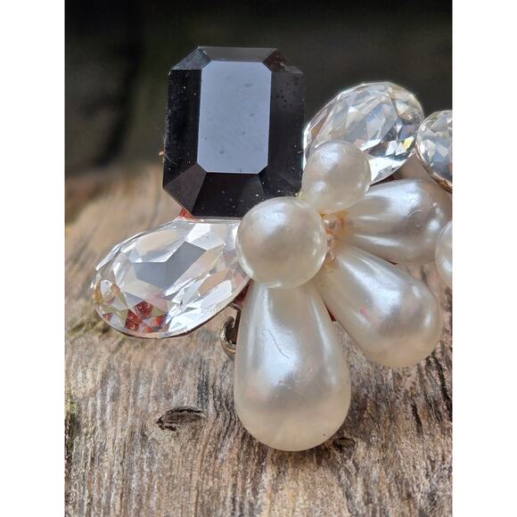 Vintage Wendy Gell Black Faux Pearl & Crystal Rhinestone Runway Clip On Earrings - Picture 4 of 9